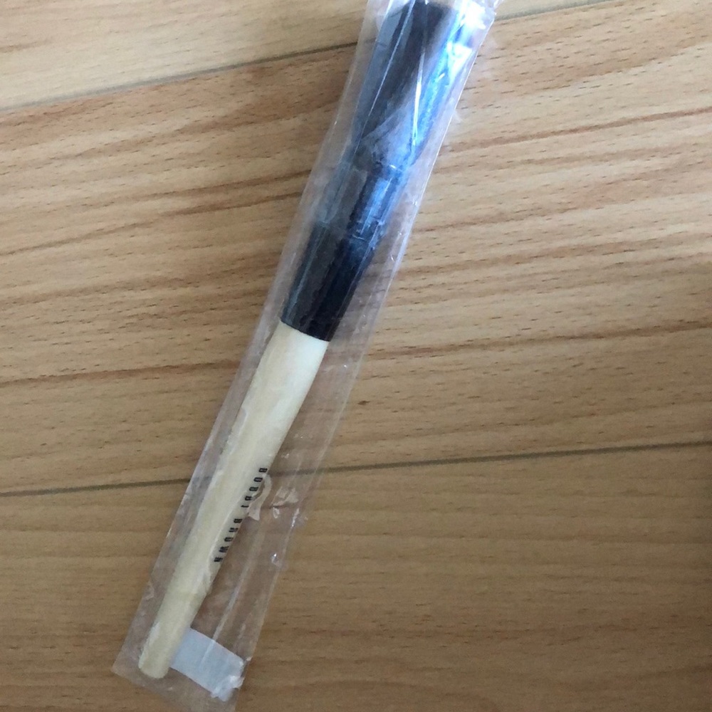 NWT Bobbi brown sheer powder brush